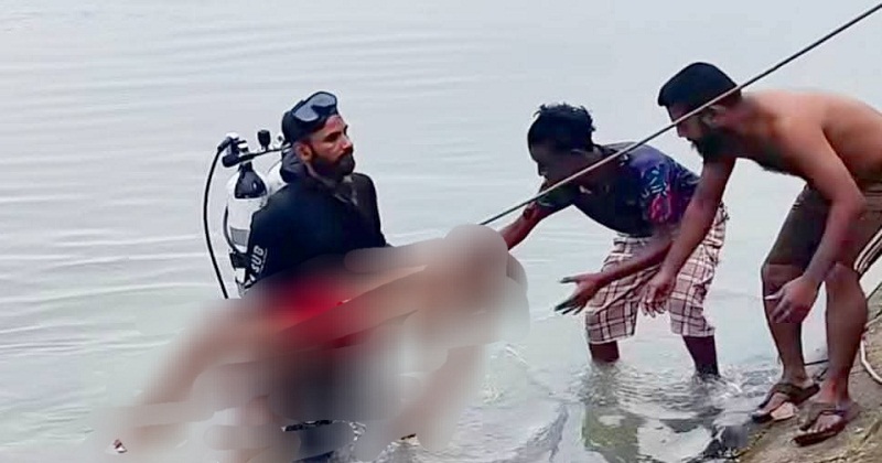 ফায়ার সার্ভিসের উদ্ধারকারী দল ঘটনাস্থলে গিয়ে প্রায় আধাঘন্টার চেষ্টায় শিশুটির লাশ উদ্ধার করে।